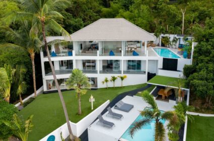 Sumptuous 5 bedroom villa with 2 swimming pools and amazing seaview