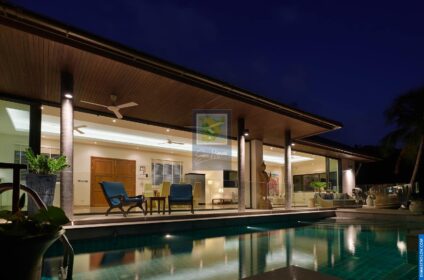 Amazing 4 bedroom villa with pool and sea views in prime location